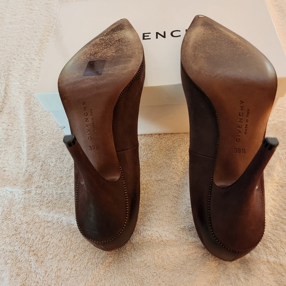 Givenchy EUC Pointed Toe Heels with box and bag. - Picture 3 of 4
